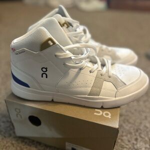 Roger On Cloud size 11